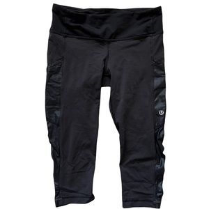 LULULEMON BLACK 17” LEGGINGS WITH SIDE POCKETS SIZE 2